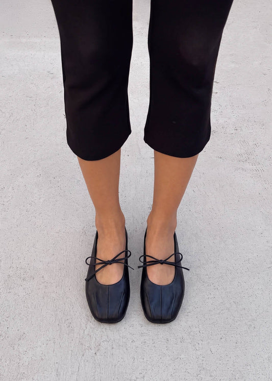 Elva Black Leather Ballet Flats